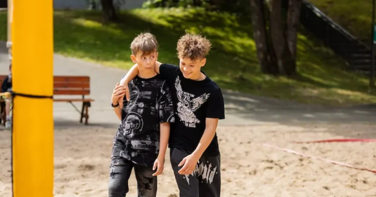 Czy warto zapisać dziecko z rodzeństwem na ten sam turnus?